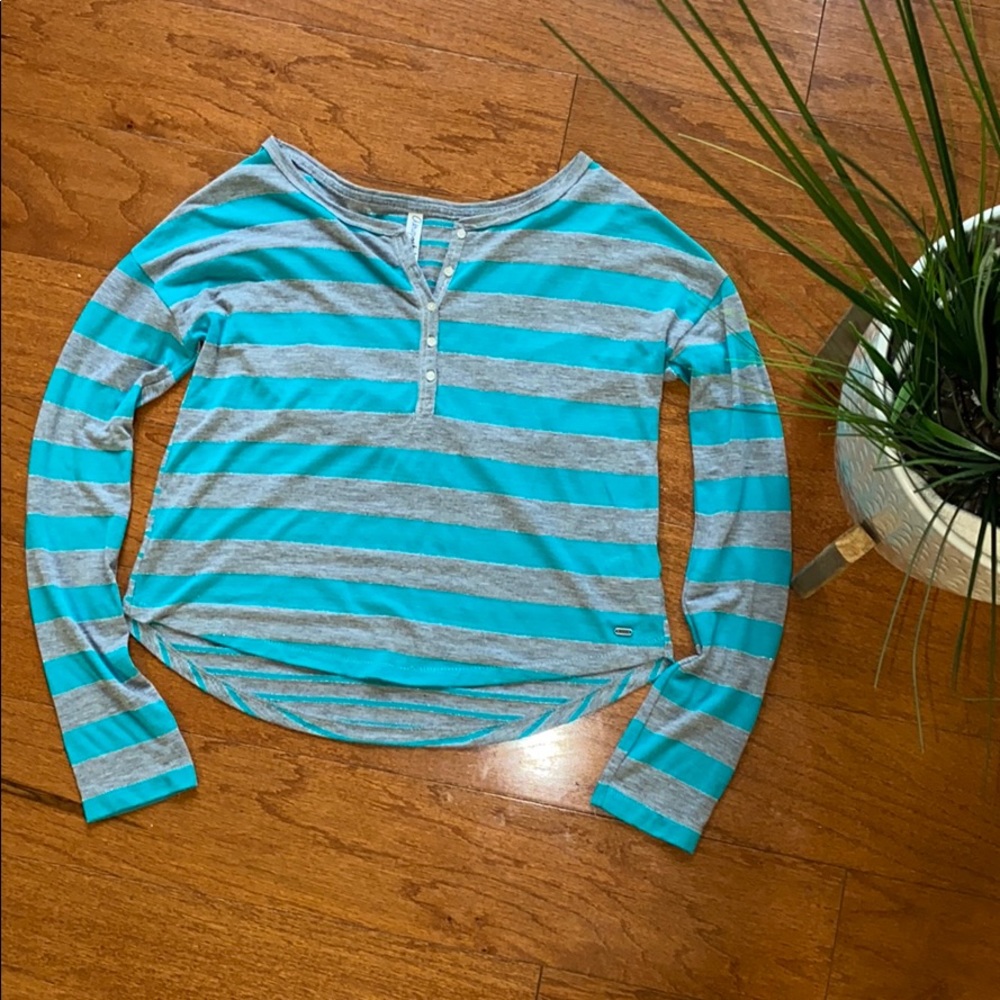 Women long-sleeve shirt